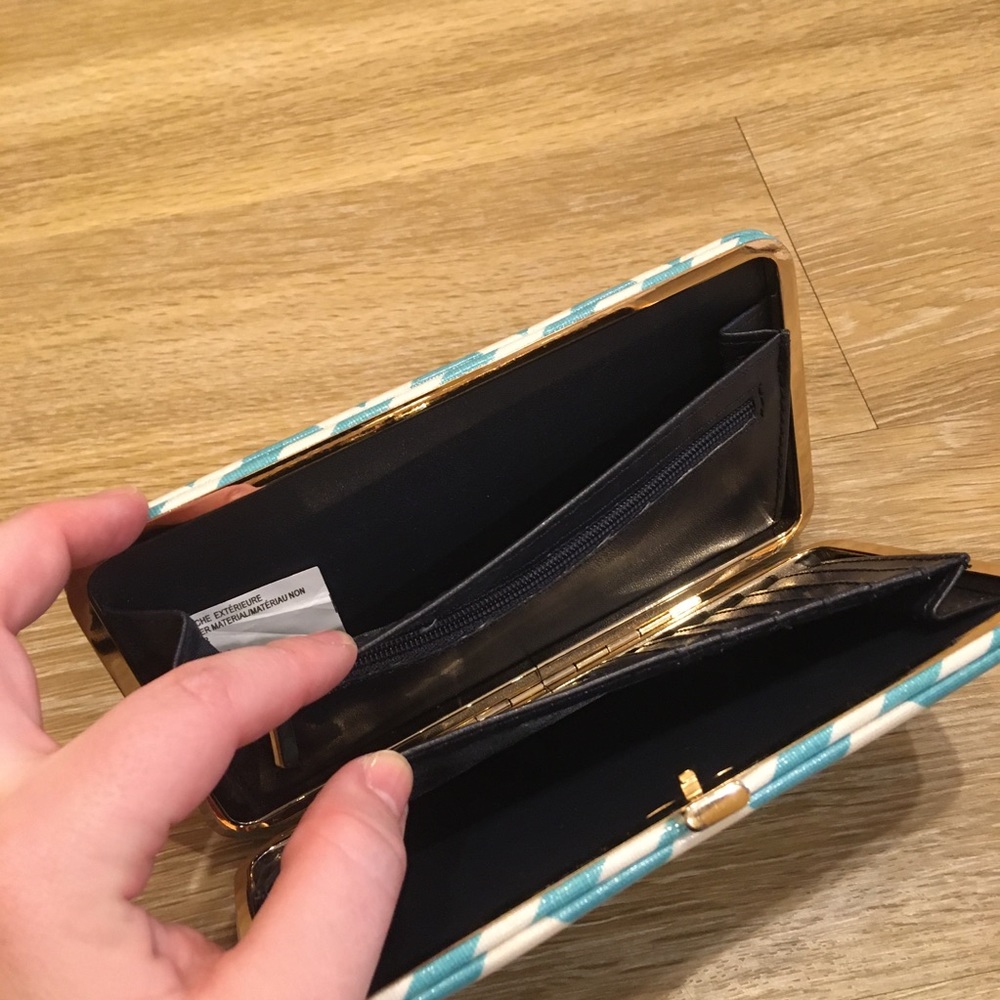 Chevron Snap Wallet - Picture 5 of 8